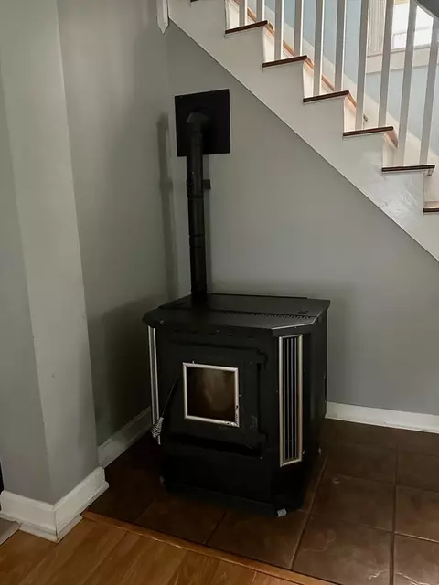 Entry Way - 12 Barnes St, Ware, MA 01082 photo 1 of 1