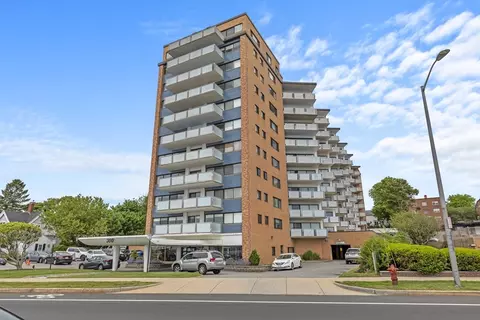 300 Lynn Shore Dr #607, Lynn, MA 01902