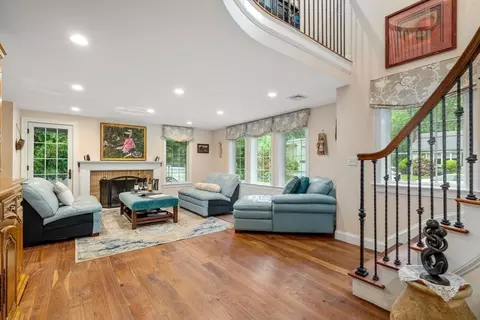 24 Mohawk Rd, Arlington, MA 02474 photo 4