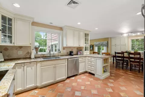 24 Mohawk Rd, Arlington, MA 02474 photo 12