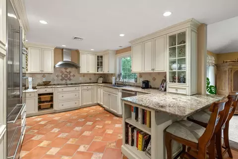 24 Mohawk Rd, Arlington, MA 02474 photo 11