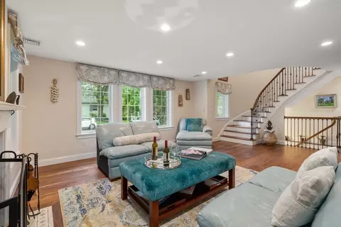 24 Mohawk Rd, Arlington, MA 02474 photo 3