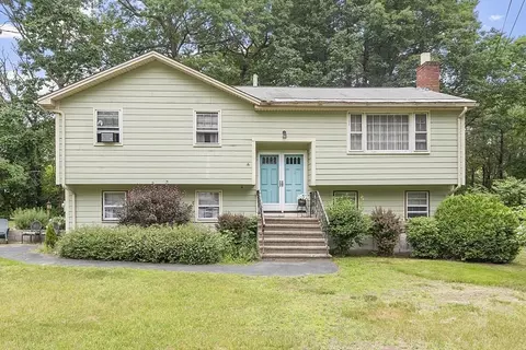 16 Geiger Dr, Tewksbury, MA 01876