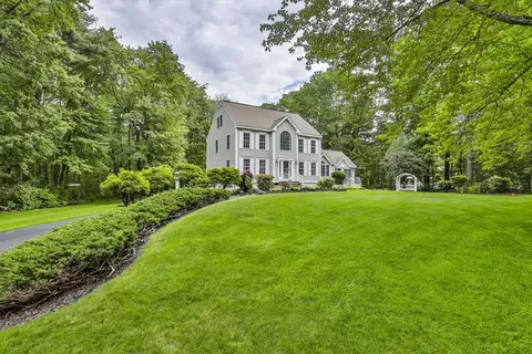 21 Ganley Dr, Salem, NH 03079