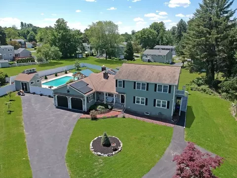 5 Coachman Ln, Methuen, MA 01844
