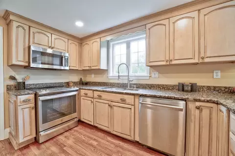 Kitchen - 5 Adrienne Dr, Canton, MA 02021 photo 2 of 3