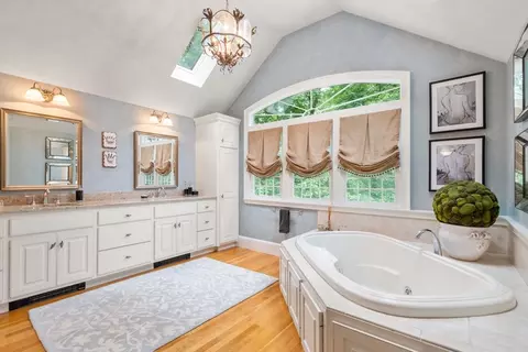 Bath - 40 Bubbling Brook Rd, Walpole, MA 02081 photo 2 of 5