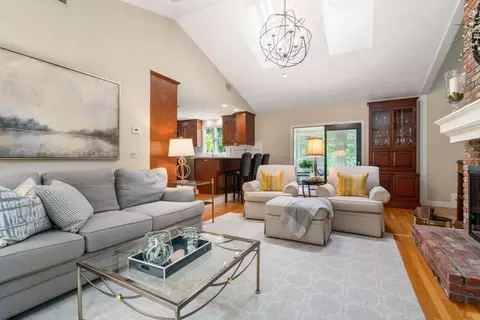 Living - 40 Bubbling Brook Rd, Walpole, MA 02081 photo 3 of 4