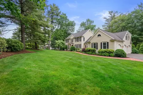 Exterior - 40 Bubbling Brook Rd, Walpole, MA 02081 photo 4 of 9