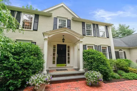 Exterior - 40 Bubbling Brook Rd, Walpole, MA 02081 photo 2 of 9