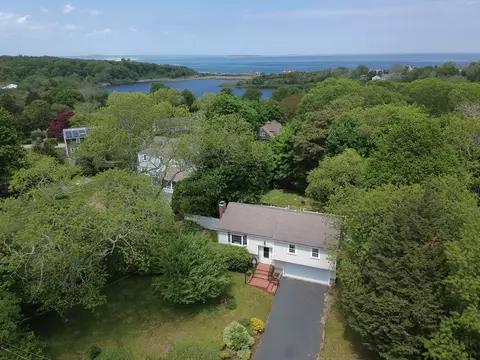 8 Eel River Cir, Plymouth, MA 02360
