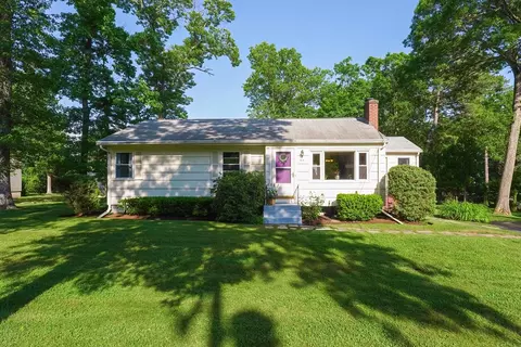 84 Oakland St, Medway, MA 02053