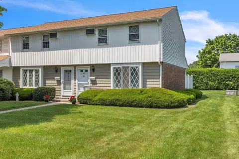 120 Blisswood Village Dr #120, Ludlow, MA 01056