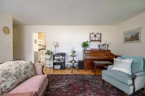 Living - 39 Barouche Dr, Marshfield, MA 02050 photo 3 of 5