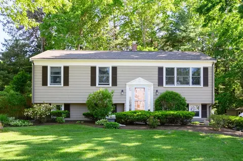 Exterior - 39 Barouche Dr, Marshfield, MA 02050 photo 2 of 10
