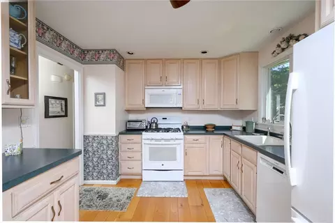 Kitchen - 39 Barouche Dr, Marshfield, MA 02050 photo 2 of 2