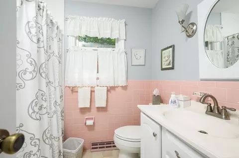 Bath - 39 Barouche Dr, Marshfield, MA 02050 photo 1 of 1
