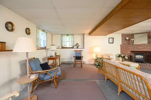 Living - 39 Barouche Dr, Marshfield, MA 02050 photo 4 of 5