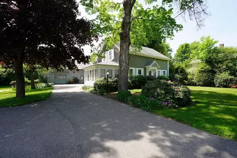 11 North Ave, North Attleboro, MA 02760