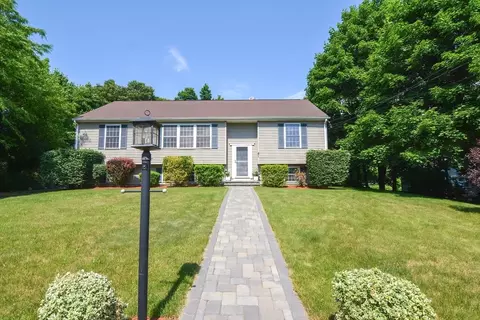 61 Rocklawn Ave, Attleboro, MA 02703