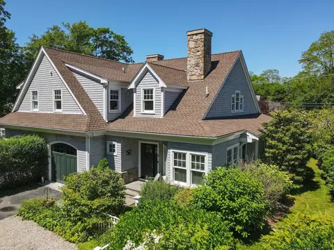 6 Westmoreland Dr #2, Falmouth, MA 02540