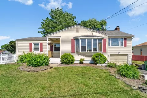 27 Woodcrest Ct, Chicopee, MA 01020