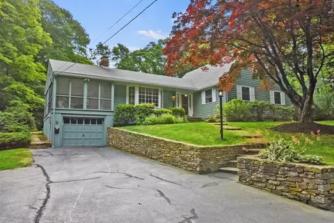 54 Upton Rd, Westborough, MA 01581