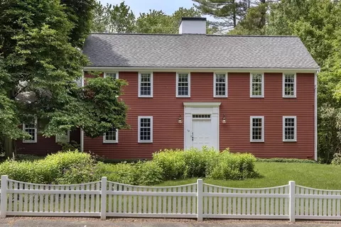 12 Queen Anne Ln, Hingham, MA 02043