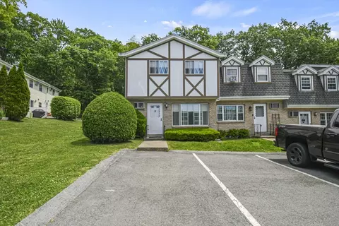 945 Riverside Dr #15A, Methuen, MA 01844