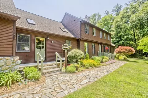 48 Pleasant St, Southampton, MA 01073