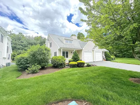 92 Willow Ln #92, Plainville, MA 02762