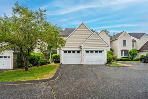 11 Castlegate Dr #A, Springfield, MA 01129