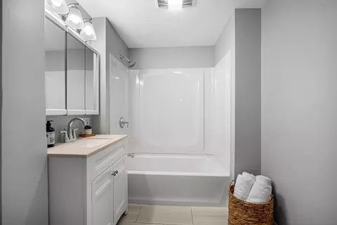 156 Florence St, Springfield, MA 01105 photo 22