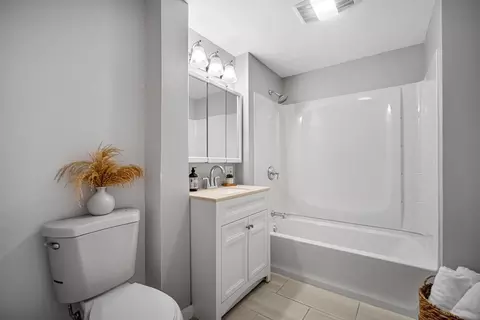 156 Florence St, Springfield, MA 01105 photo 21