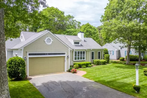 65 Daybreak Ln, Barnstable, MA 02601