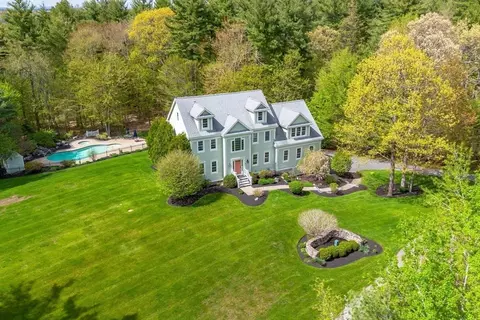 9 Mt Wachusett Ln, Bolton, MA 01740