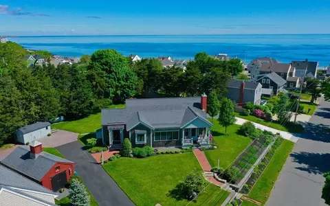 44 Arlington Rd, Plymouth, MA 02360