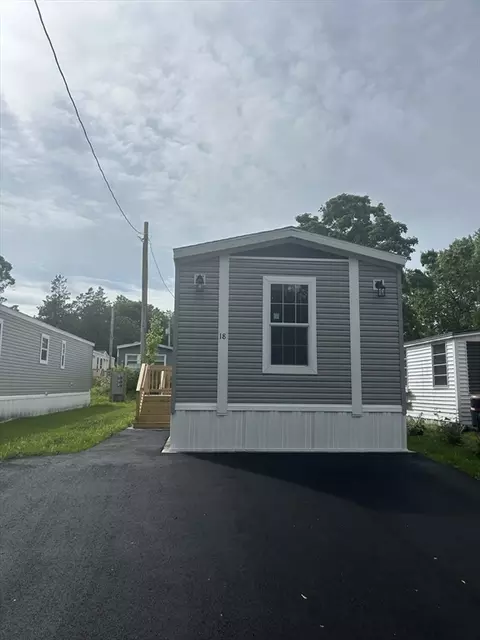 18 Upton St, Tewksbury, MA 01876