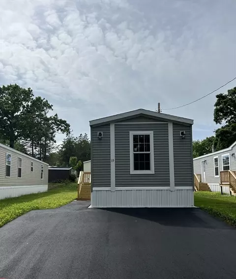 19 Upton St, Tewksbury, MA 01876