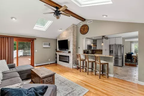 2 Savona St, Salem, MA 01970