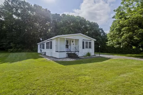 33 Clayton Dr, Springfield, MA 01107