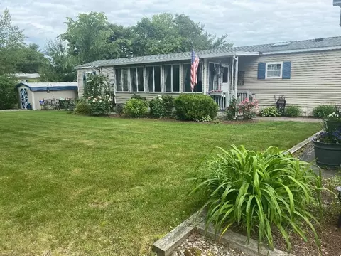 35 Hilltop Rd, Plainville, MA 02762