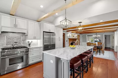 7 Gooseneck Ln, Westford, MA 01886