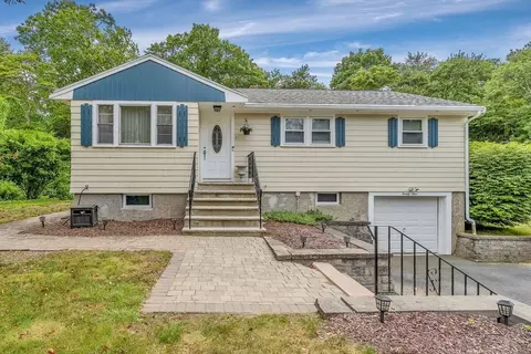 29 E Vanston Rd, Stoughton, MA 02072