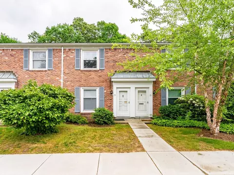 75 Yorktown Dr #75, Springfield, MA 01108