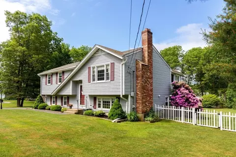 29 Worrall Rd, Plymouth, MA 02360