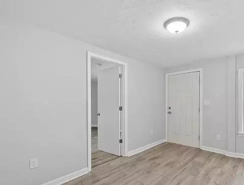 Entry Way - 13 Central St, Brookfield, MA 01506 photo 1 of 5