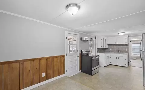 Entry Way - 13 Central St, Brookfield, MA 01506 photo 5 of 5