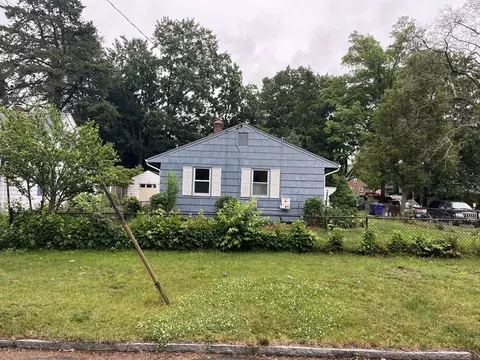 36 Arvilla St, Springfield, MA 01118 photo 4
