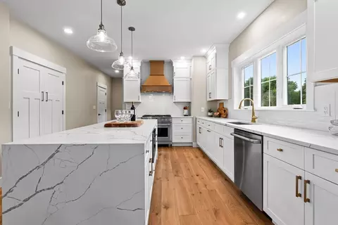 21 North St, Danvers, MA 01923 photo 5